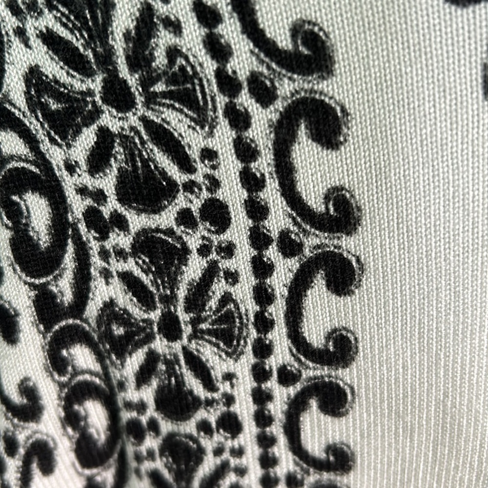 “Joseph A” 3/4 sleeve XL sweater Cream color with a black design - Picture 3 of 6
